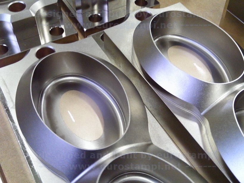 cavity mold with non-stick and anti-wear treatment